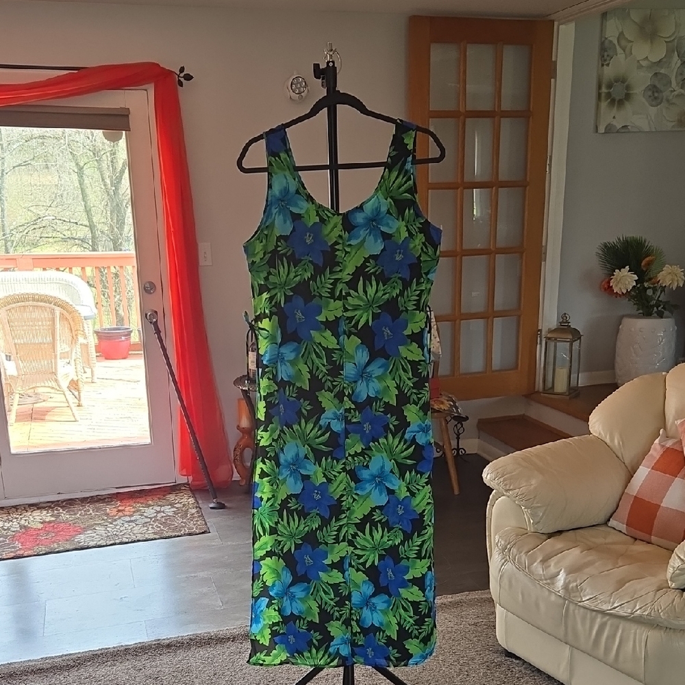 Sleeveless Maxi Dress with Blue & Green Floral Print 💙💚 SIZE 18W
